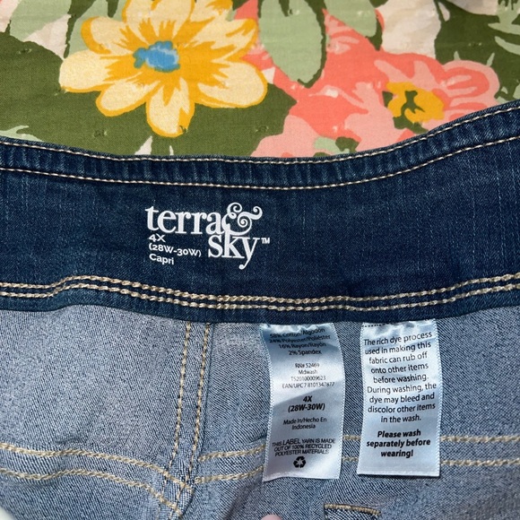 Terra & Sky denim capris. Size 4X. EUC. - Picture 5 of 5
